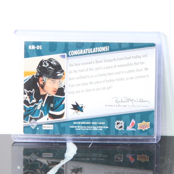 Devin Setoguchi Upper Deck Rookie Materials Jersey Hockey Card 2007/08 - Sharks - Picture 2 of 2